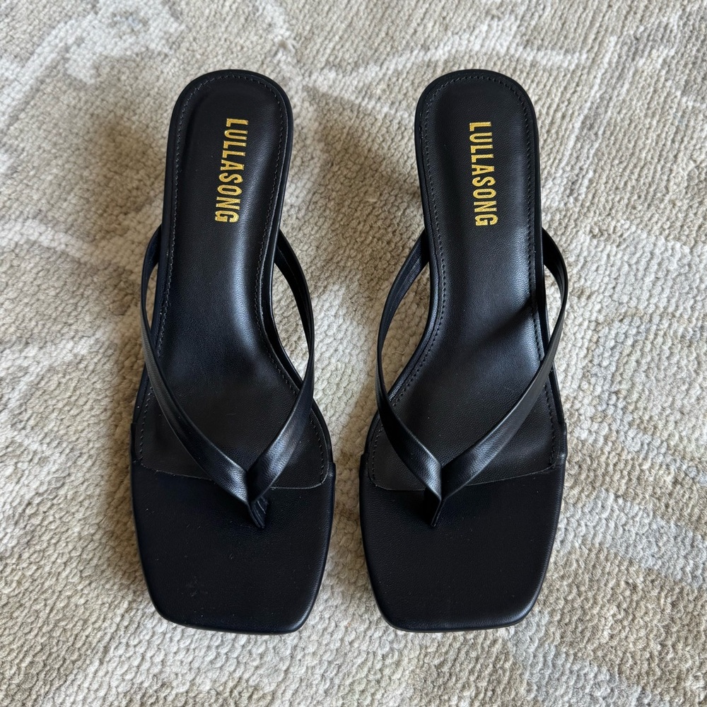 NWT Kitten Heel Flip Flop Sandals